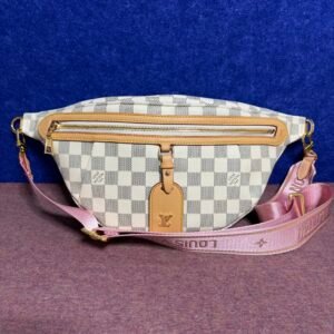 LV  Bum bag with white check