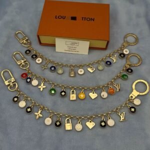 Lulu clover chain charm