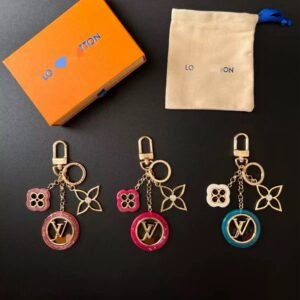 Lulu colorful clover chain charm