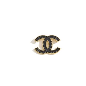 Cc-brooch-01