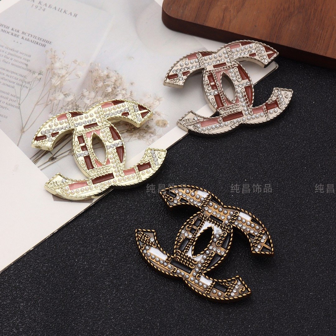 Cc-brooch-02