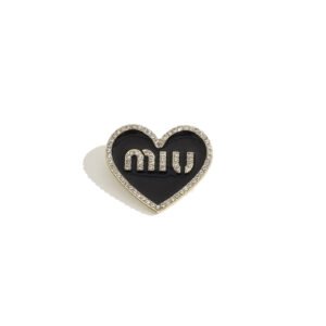 MM-brooch-01