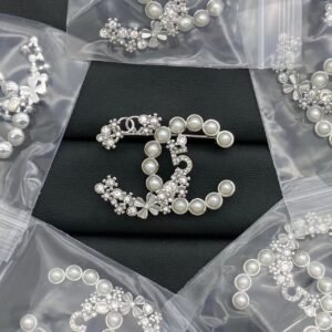 Cc-brooch-04