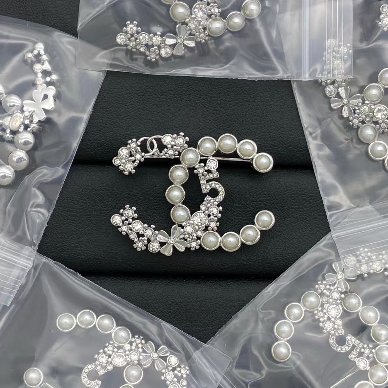 Cc-brooch-04